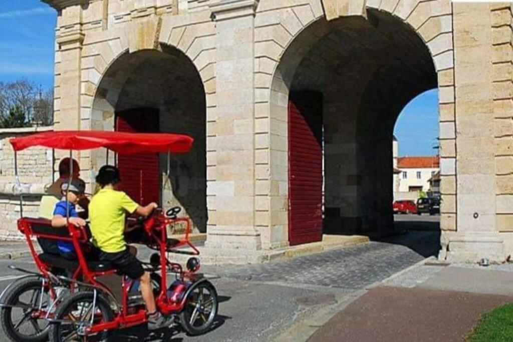 Appartement Proche Des Remparts Langres Eksteriør billede