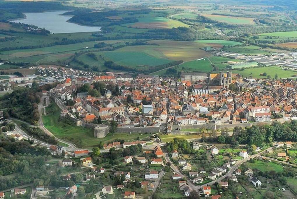 Appartement Proche Des Remparts Langres Eksteriør billede