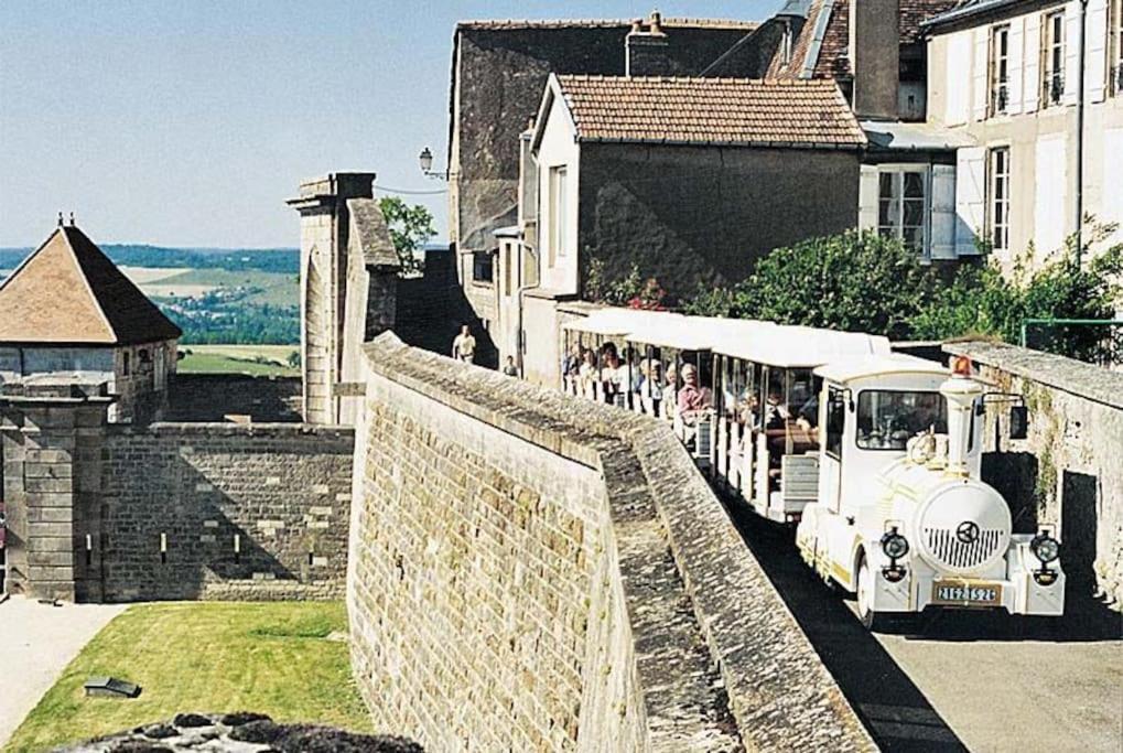 Appartement Proche Des Remparts Langres Eksteriør billede