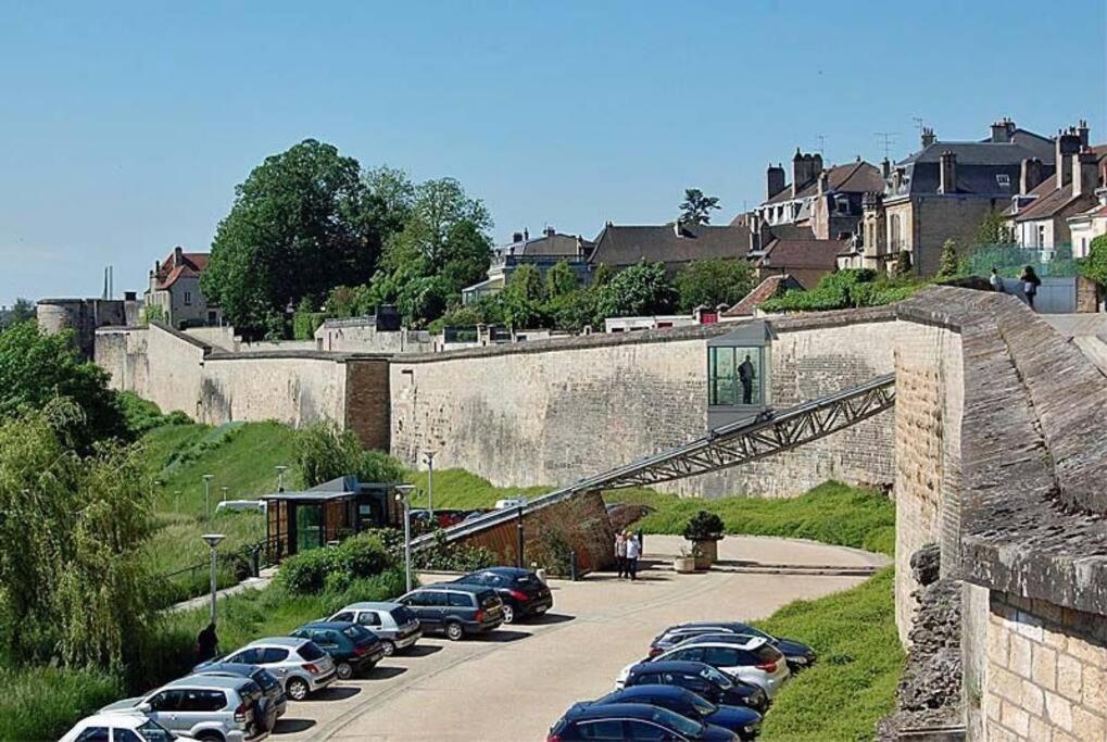 Appartement Proche Des Remparts Langres Eksteriør billede